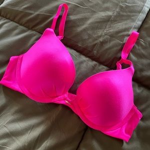 Victoria’s Secret Fabulous Plunge Bra